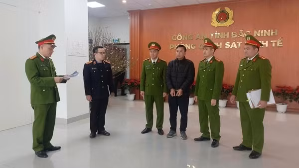 Chủ cơ sở trộn hoá chất gây ung thư vào hàng tấn riềng xay để bán cho người tiêu dùng