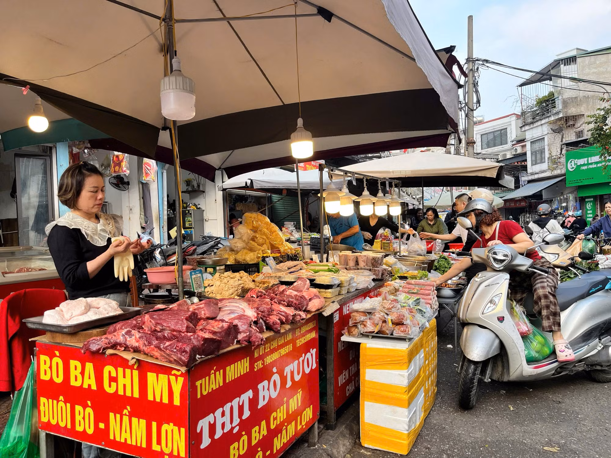 Nhộn nhịp phiên chợ cuối năm: Người dân đi chợ từ 6 giờ sáng -0