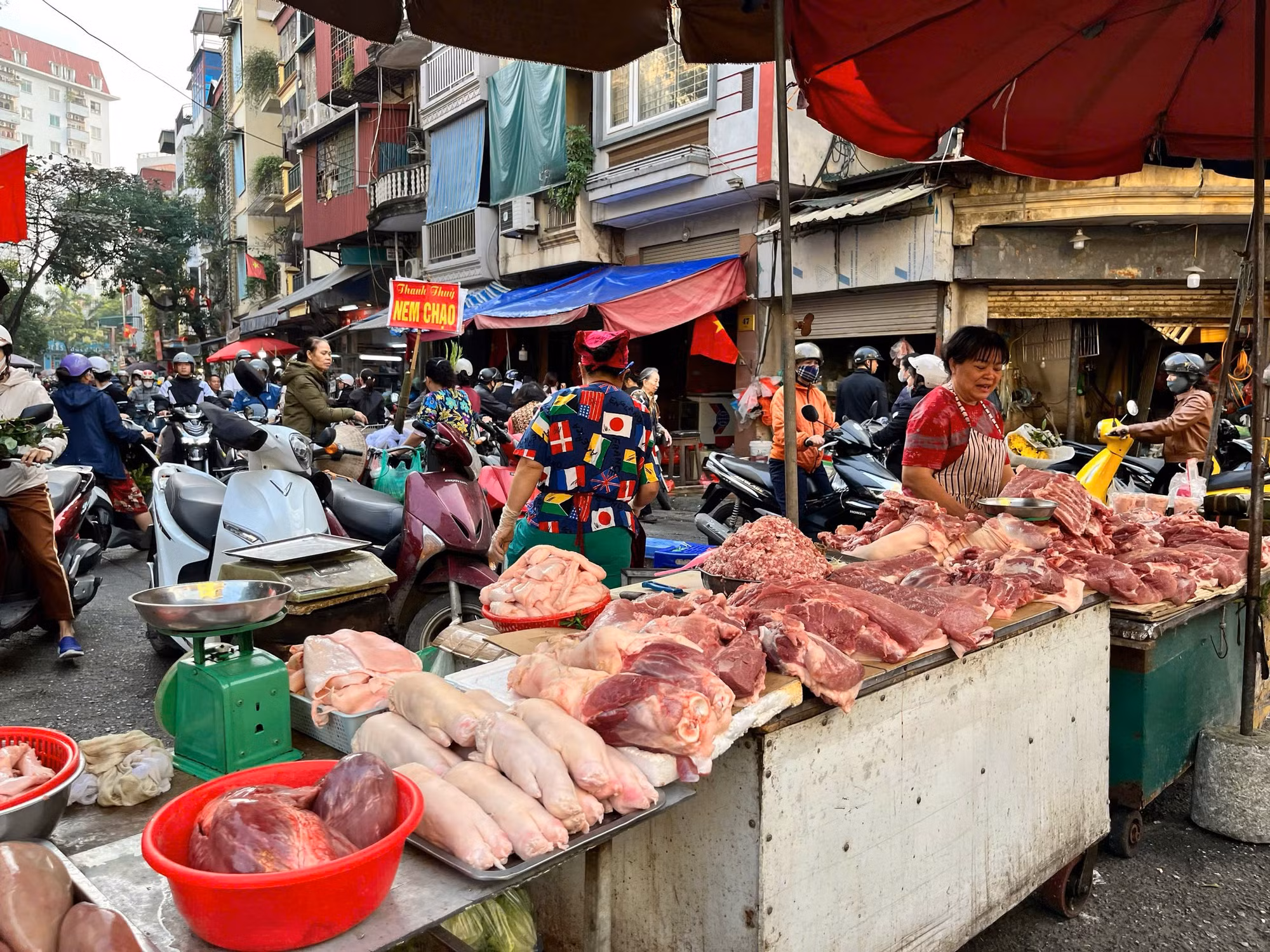 Nguồn cung dồi dào, giá cả ổn định trong ngày 29 tháng Chạp -0
