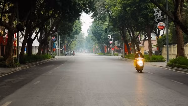Hà Nội tĩnh lặng trong sáng mùng 1 Tết Bính Ngọ 2026