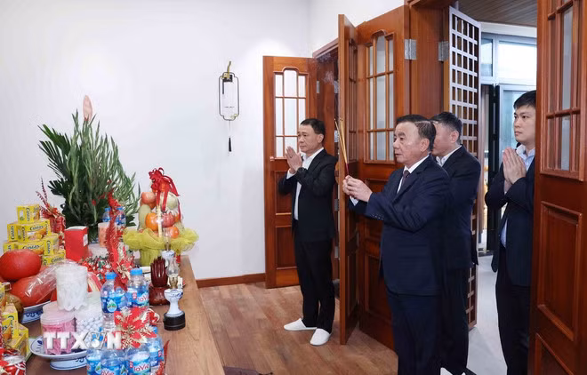Thường trực Ban Bí thư Trần Cẩm Tú tri ân các nguyên lãnh đạo Đảng, Nhà nước -0