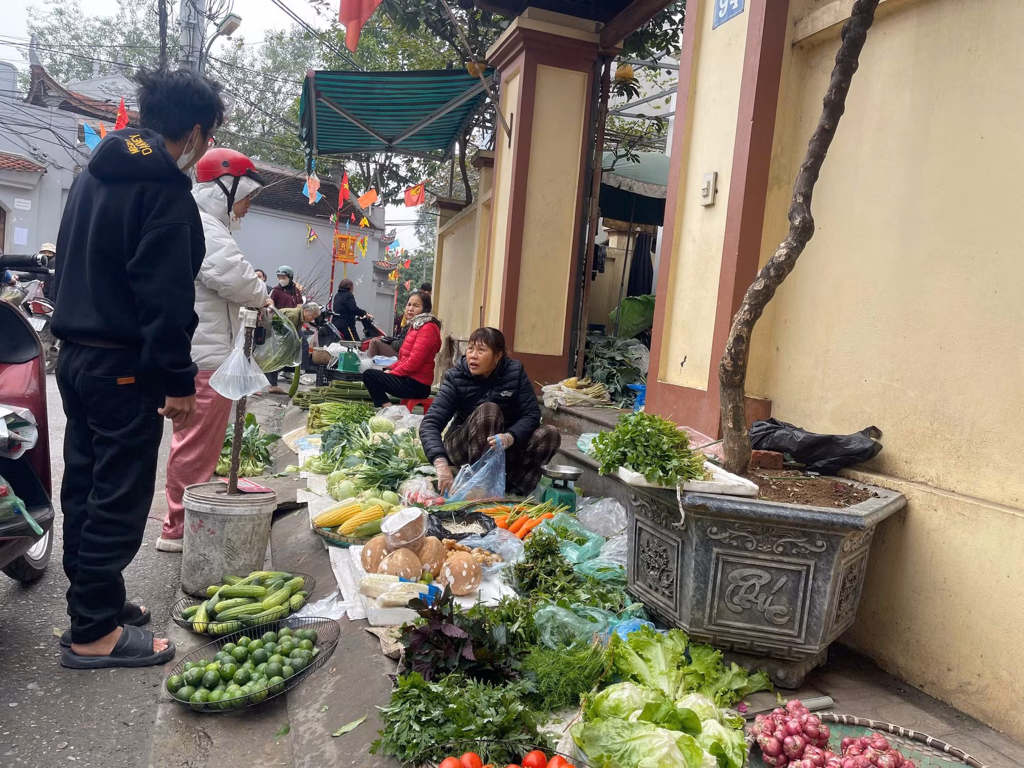 Nguồn cung dồi dào, giá cả ổn định trong ngày 29 tháng Chạp -0