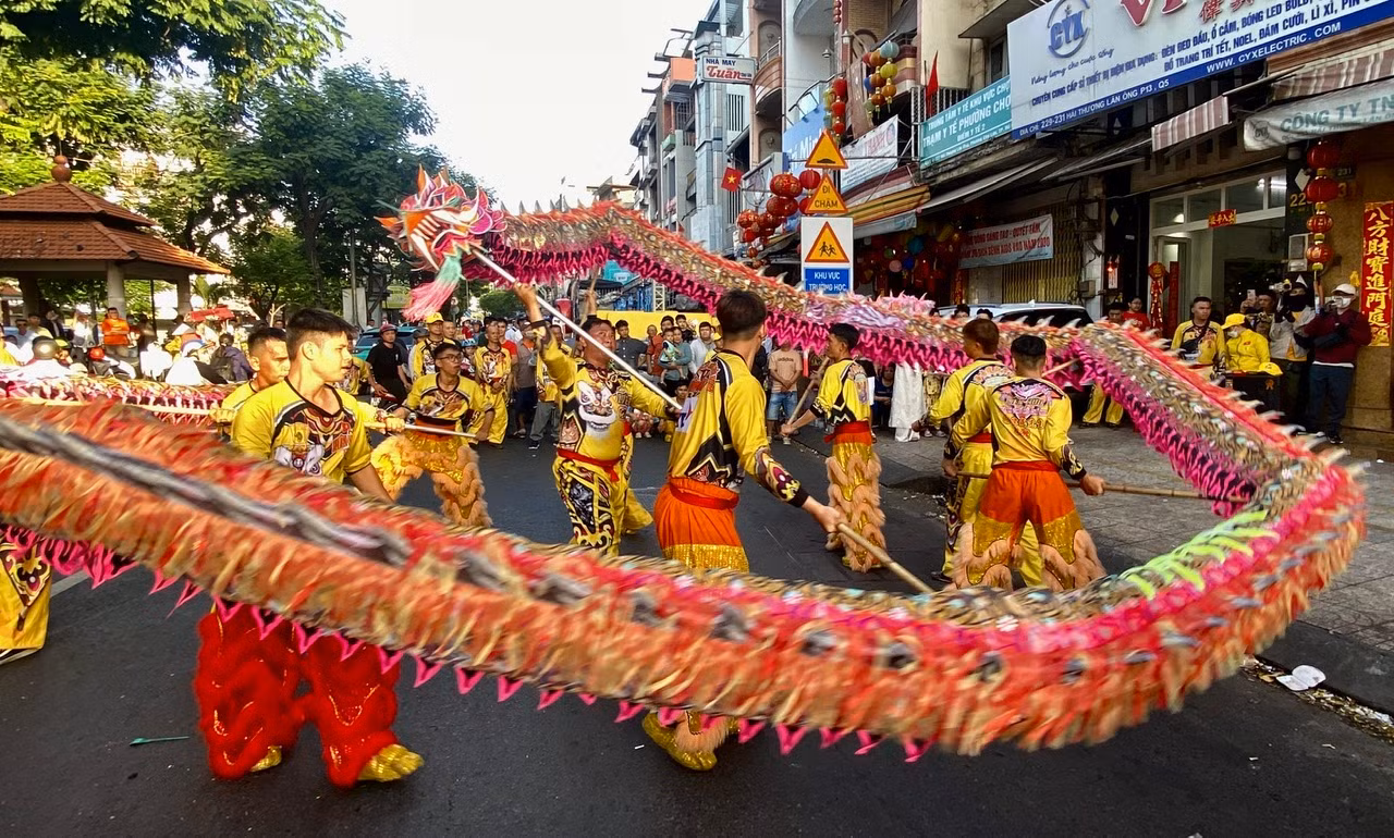 Rộn ràng tiếng trống lân ngày mùng 2 Tết -3