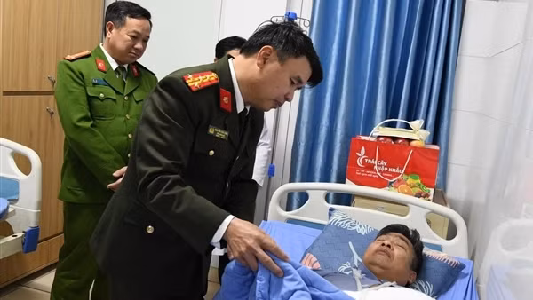 Biểu dương tinh thần dũng cảm của Tổ trưởng bảo vệ ANTT