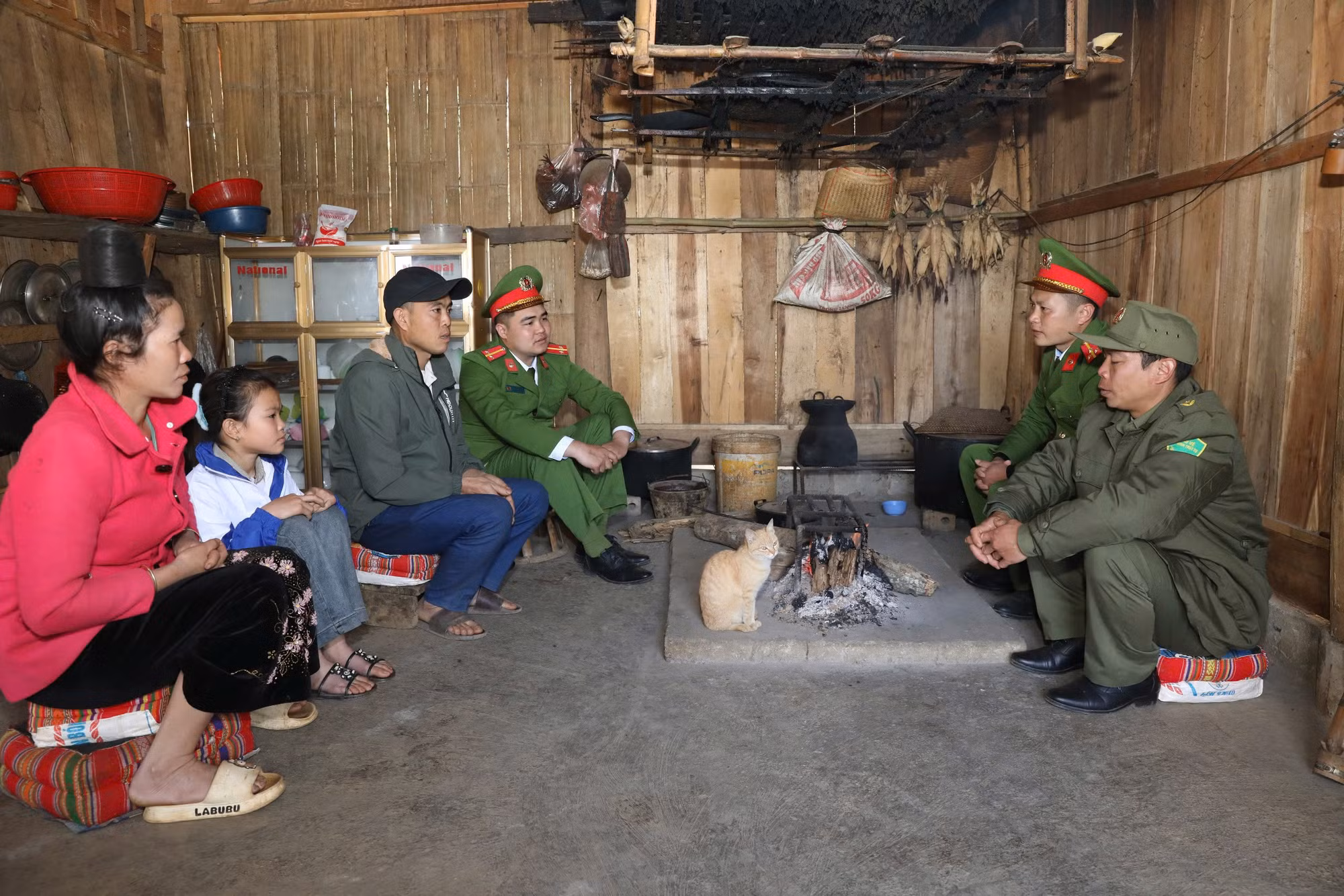 Giữ gìn sự bình yên vùng biên cương Phiêng Pằn ảnh 4 Sắc đào biên cương -0