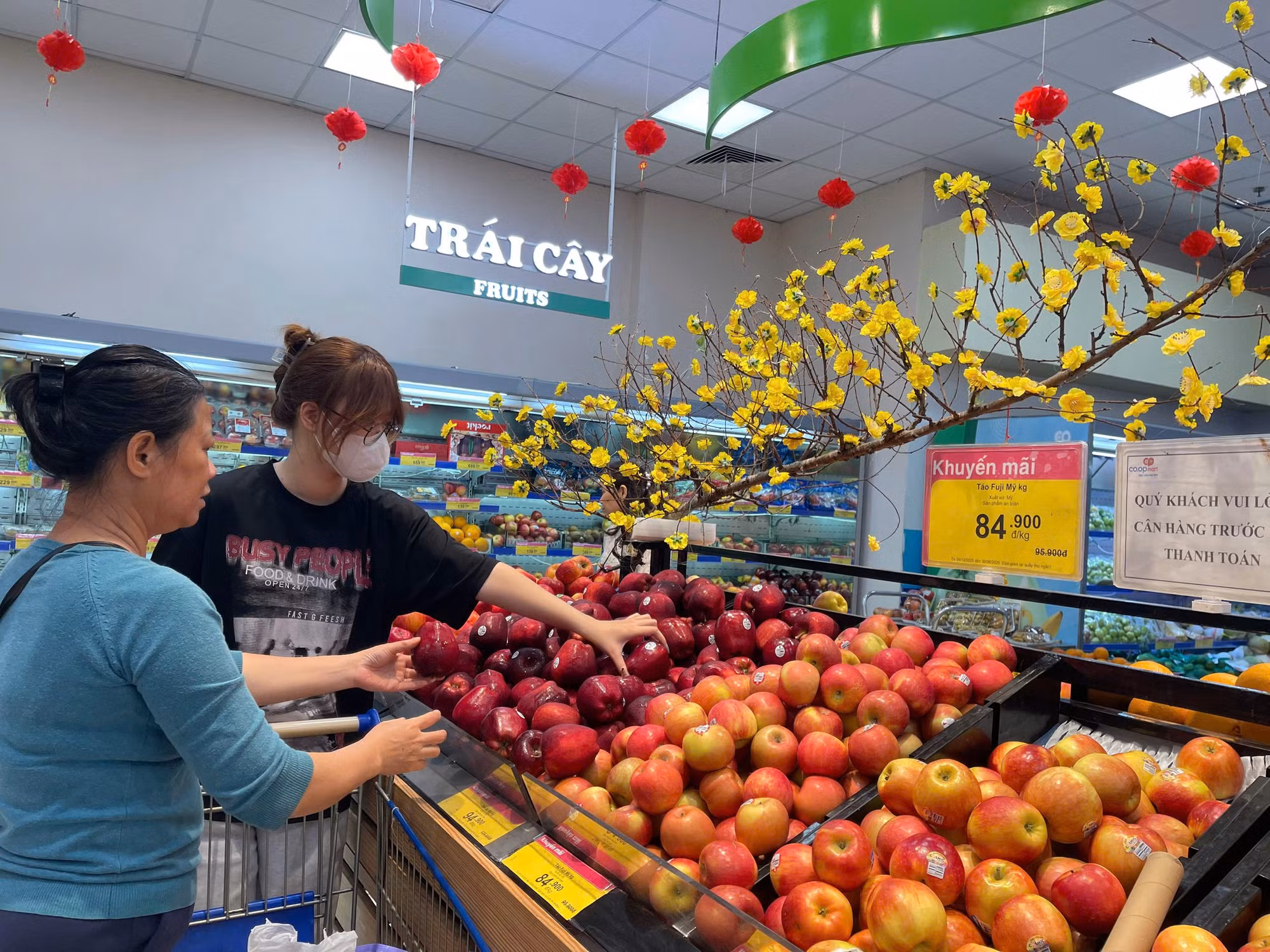 Thị trường mùng 1 Tết ổn định, giá cả không biến động bất thường -0