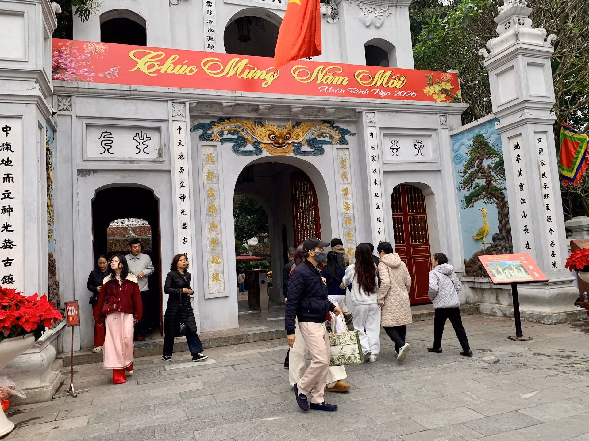 Nhiều đổi mới lễ hội ở Hà Nội: Miễn phí vé gửi xe, bỏ thu phí vào cửa -0