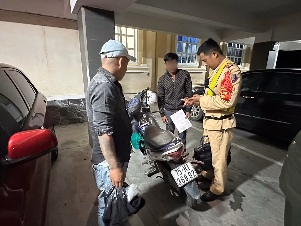 Tuần tra khép kín địa bàn, quyết liệt tấn công tội phạm đường phố -0