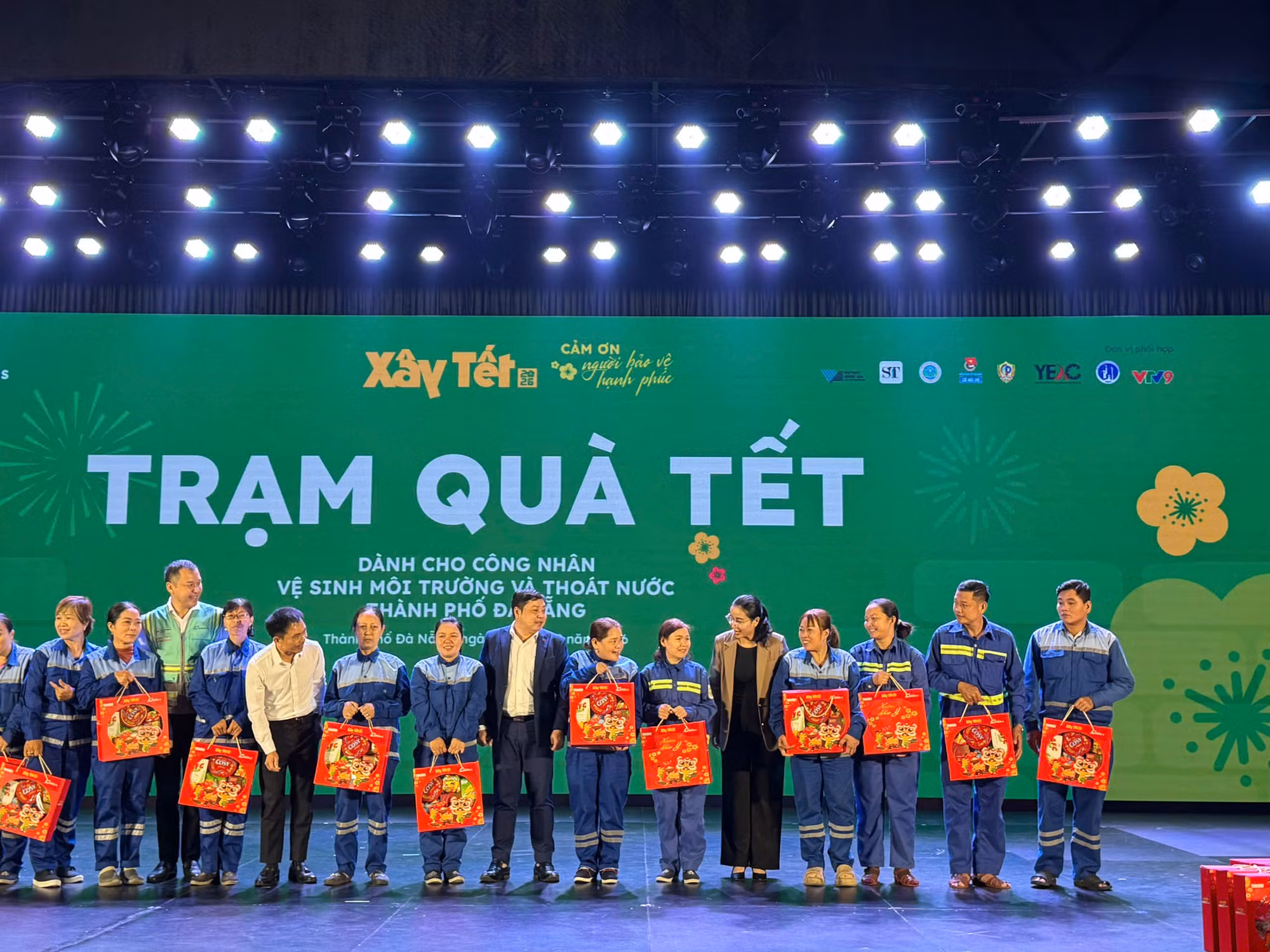 “Xây Tết” ấm lòng 600 công nhân giữ nhịp thở đô thị Đà Nẵng -0