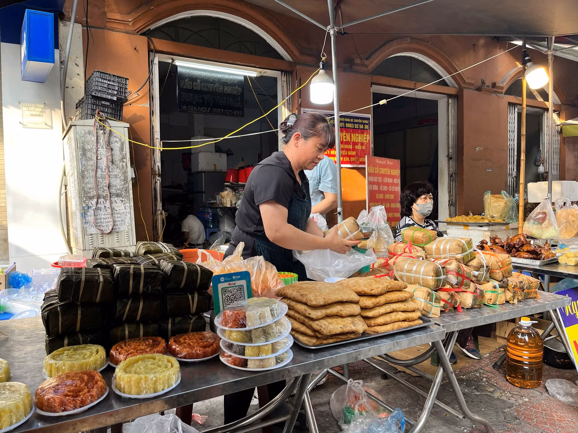 Nhộn nhịp phiên chợ cuối năm: Người dân đi chợ từ 6 giờ sáng -0