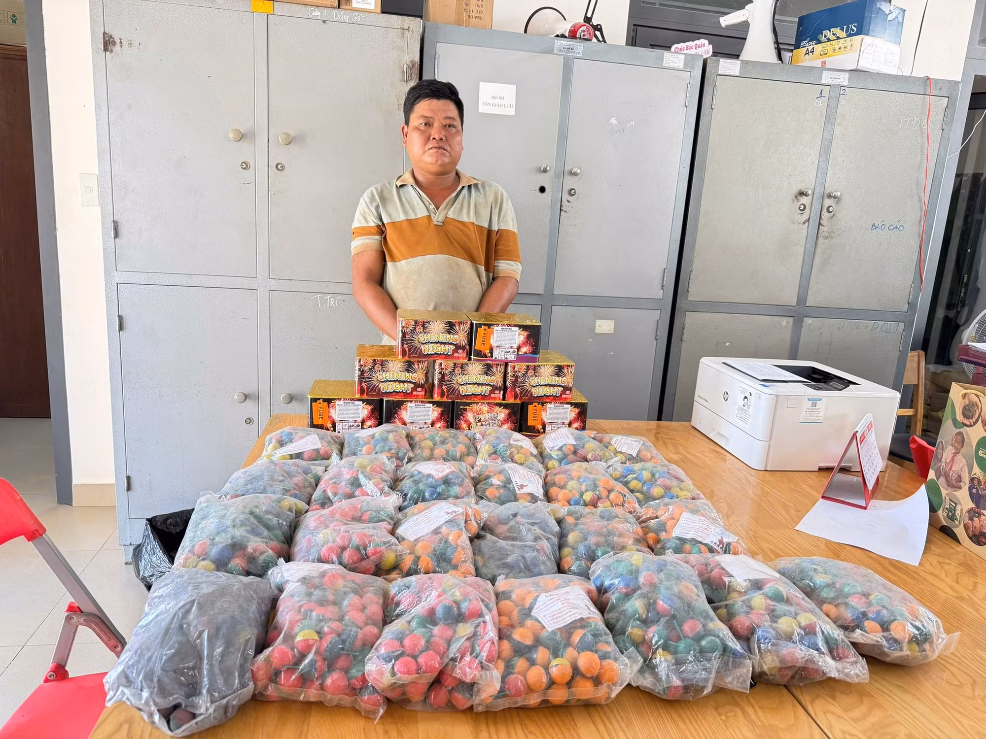 Bắt giữ 3 đối tượng có hành vi tàng trữ, buôn bán hơn 36 kg pháo nổ -0