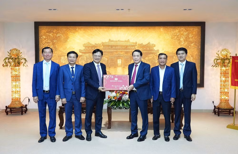 Thứ trưởng Bộ Công an Lê Quốc Hùng thăm, chúc Tết Công an TP Huế -0