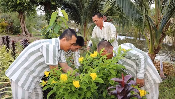 Tình người ở trại giam nơi địa đầu cực Nam Tổ quốc