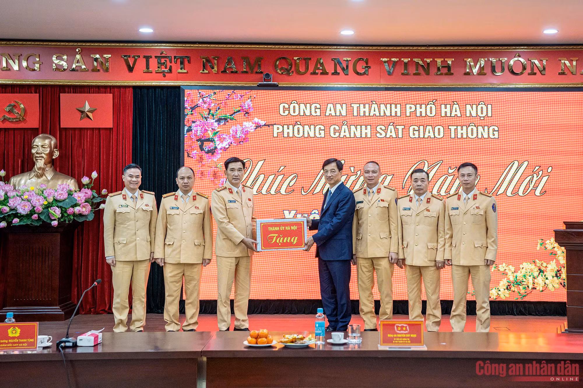 Bí thư Thành ủy Nguyễn Duy Ngọc thăm, chúc Tết lực lượng CSGT Thủ đô -0