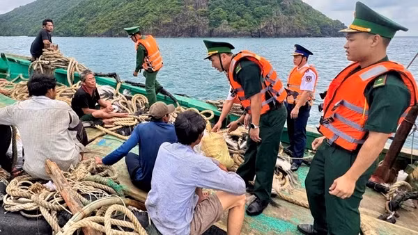 Chìm tàu cá, 5 ngư dân bị nạn trên biển Đặc khu Côn Đảo