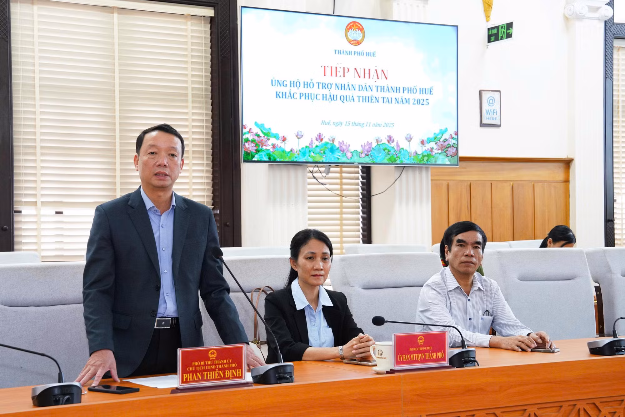 Bộ Công an tặng 5 tỷ đồng cho nhân dân TP Huế khắc phục hậu quả thiên tai -0