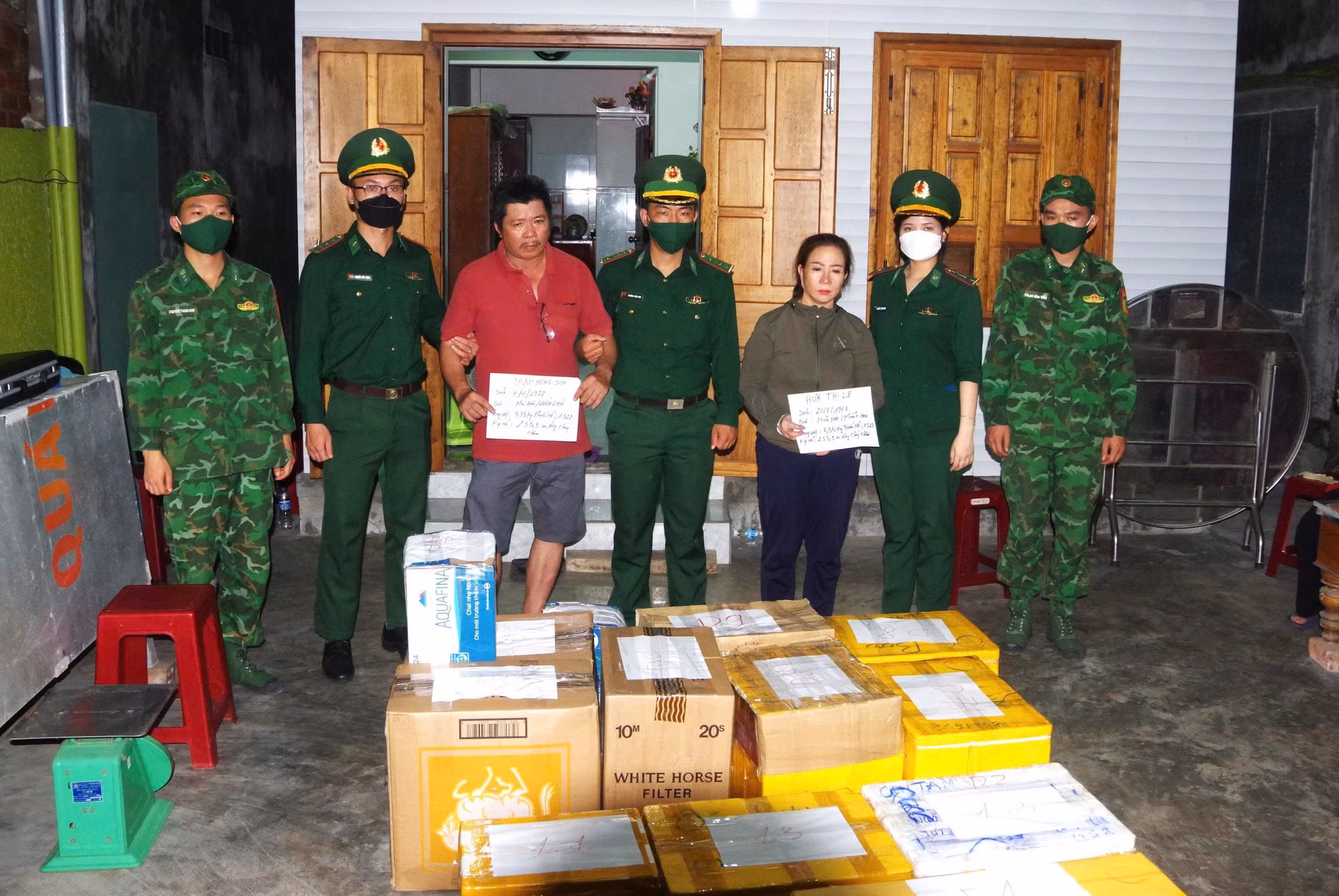 Hai chị em tàng trữ, vận chuyển hơn nửa tấn thuốc nổ đã bị khởi tố, bắt tạm giam -0