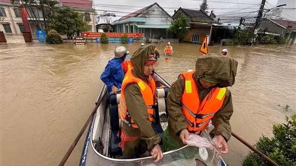 CSGT Đắk Lắk lập 17 điểm chốt chặn trên các tuyến giao thông ở phía Đông để phòng tránh hiểm họa lũ lụt