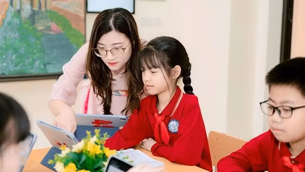 Dạy tiếng Anh bắt buộc từ lớp 1:&nbsp;Cần giải pháp bài bản và lộ trình phù hợp
