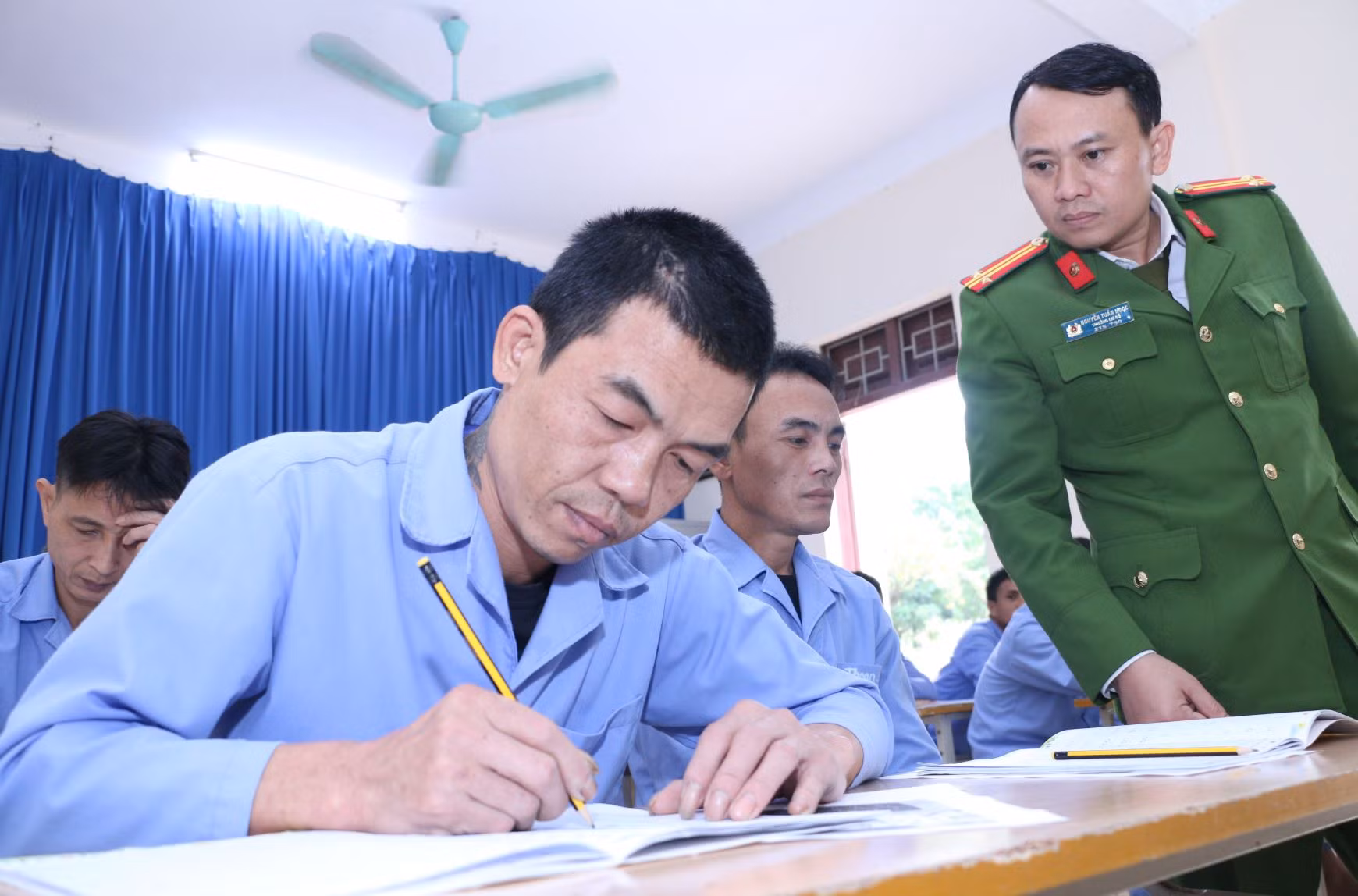 Lớp học “xoá mù chữ” trong Cơ sở cai nghiện: Hành trình nhân văn dưới mái nhà Công an -0