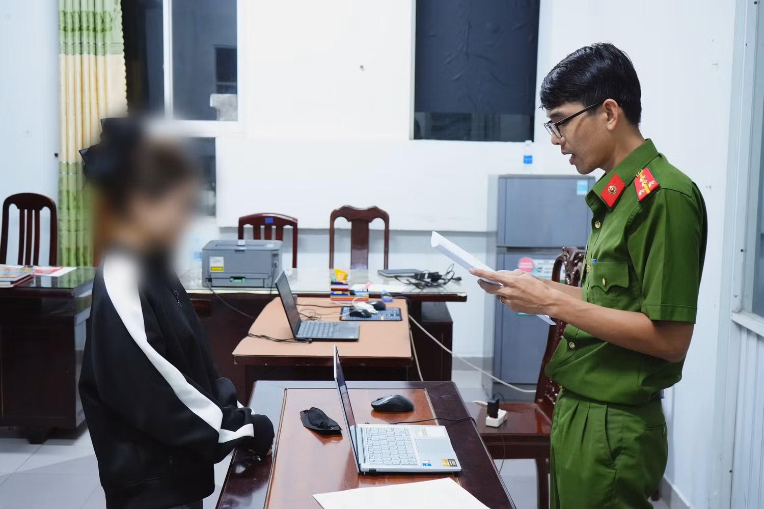 Dàn cảnh cướp điện thoại để xóa hình ảnh nhạy cảm của người tình -0