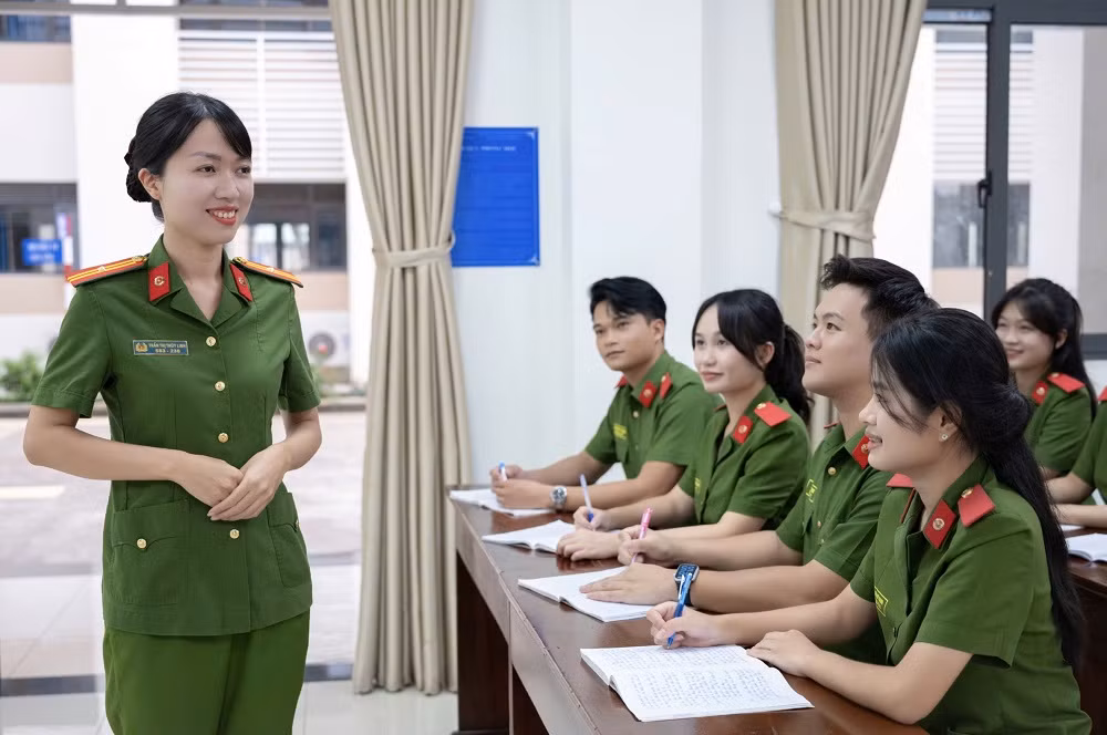 Nữ giáo viên Cảnh sát với những cách làm sáng tạo nâng cao chất lượng dạy học -0