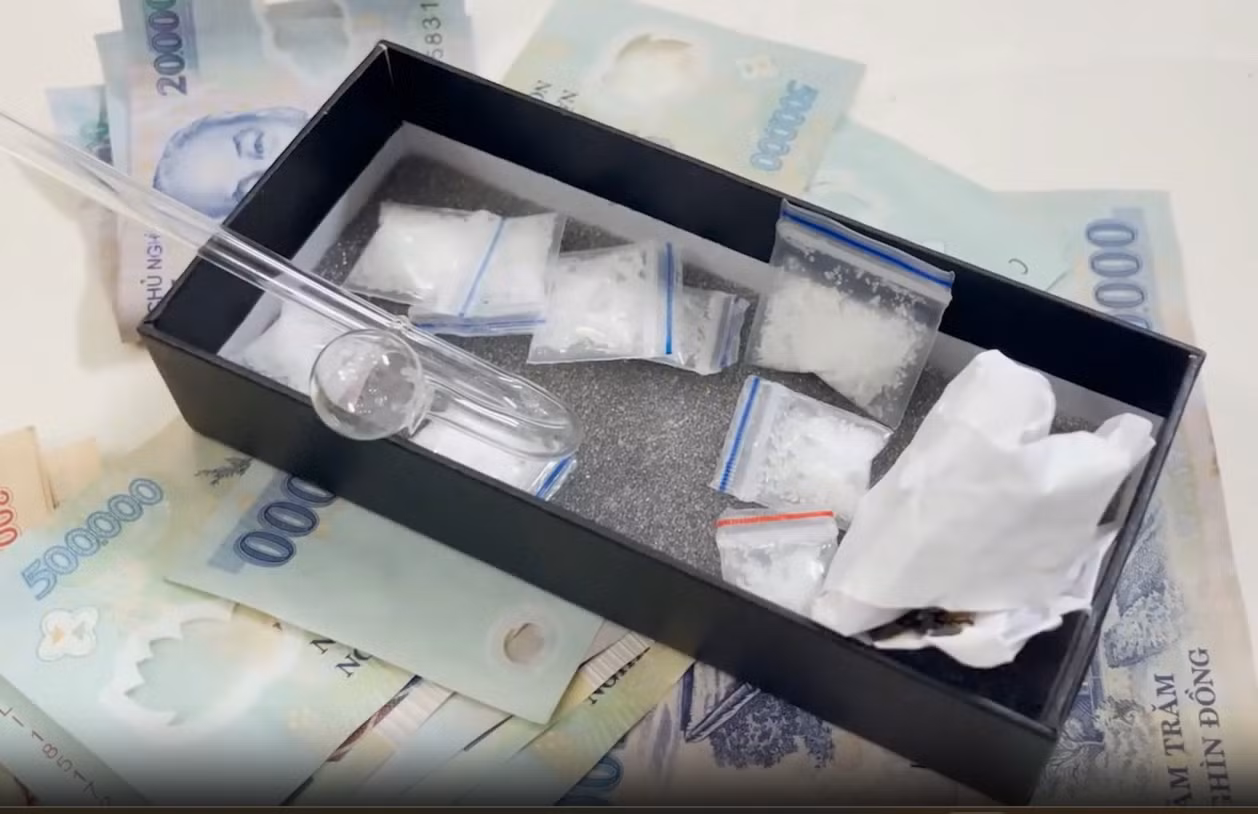 Bắt hai chị em, thu giữ gần 120 túi nilon nhỏ chứa ma túy -0