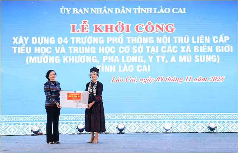 Agribank đồng hành cùng lễ khởi công 4 trường nội trú biên giới Lào Cai và tặng quà cho học sinh khó khăn -0
