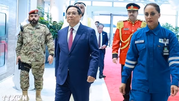 Thủ tướng thăm Tổ hợp lọc hóa dầu Al-zour của Kuwait và làm việc với KFAED
