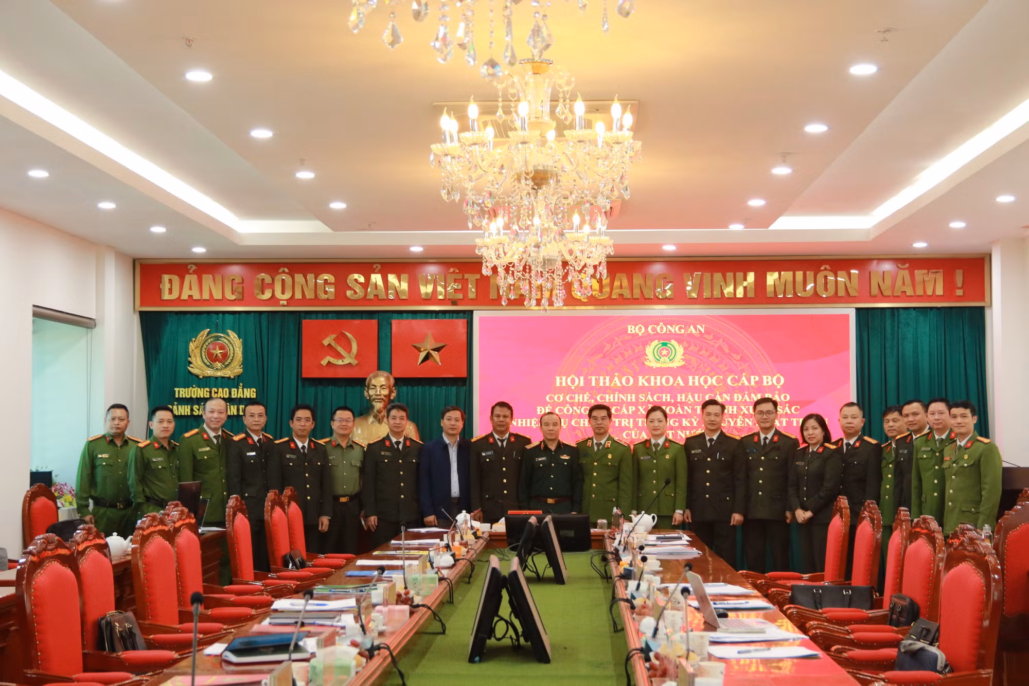 Hoàn thiện cơ chế, chính sách và hậu cần đảm bảo để Công an cấp xã hoàn thành xuất sắc nhiệm vụ được giao -0