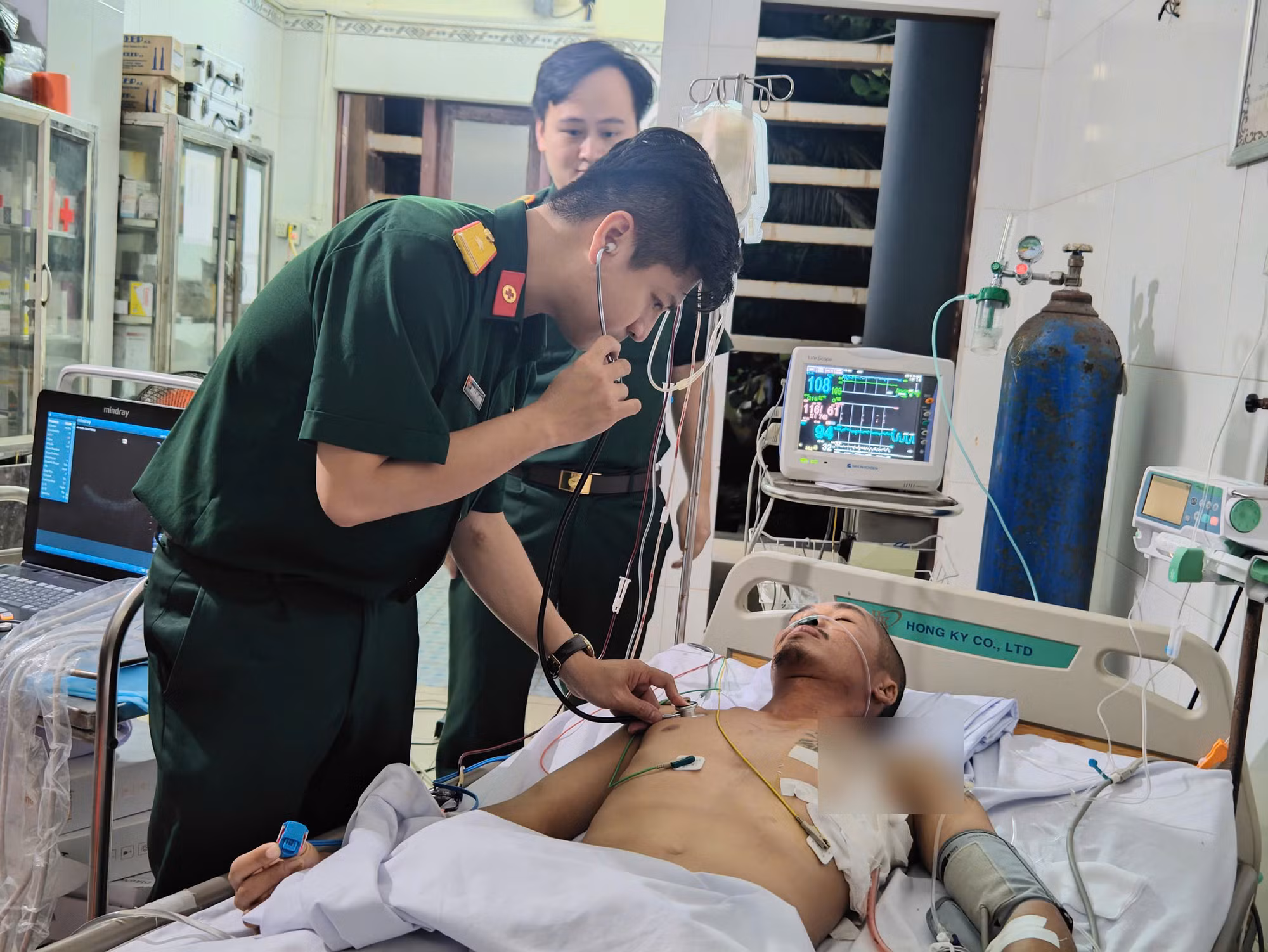Cuộc chiến với “tử thần” giữa đảo xa -1