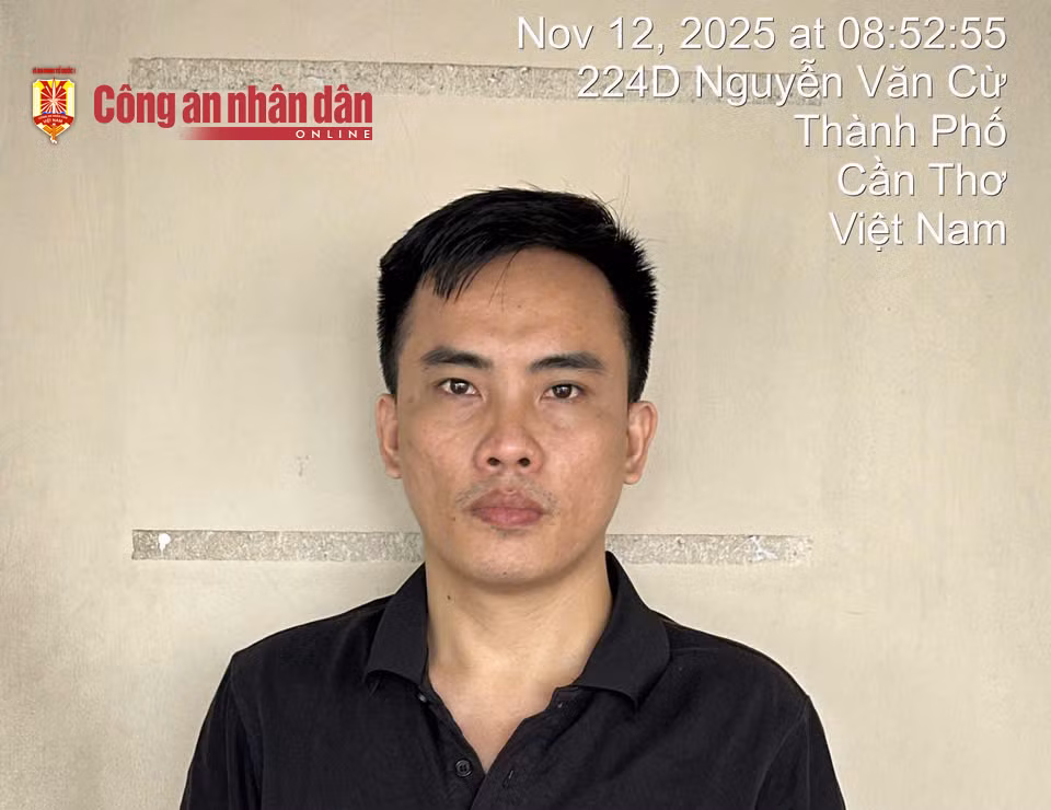 Tên cướp trốn nã đặc biệt nguy hiểm ra đầu thú -0