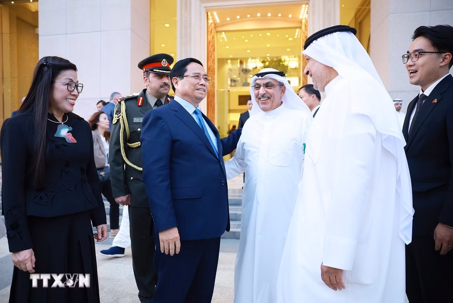Thủ tướng thăm Tổ hợp lọc hóa dầu Al-zour của Kuwait và làm việc với KFAED -0
