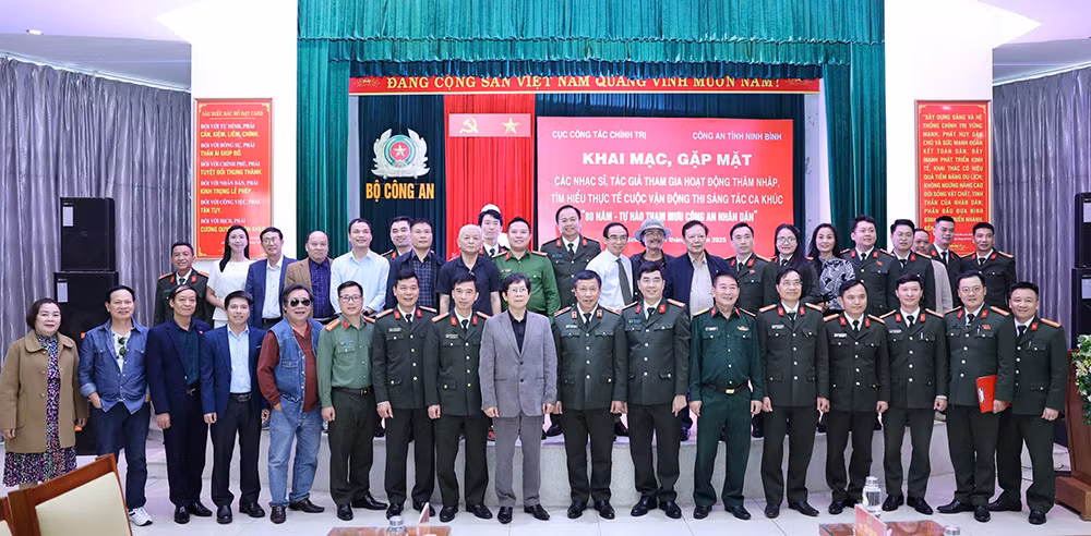 Gặp mặt các tác giả, nhạc sĩ tham gia sáng tác ca khúc chào mừng 80 năm truyền thống lực lượng Tham mưu CAND -0