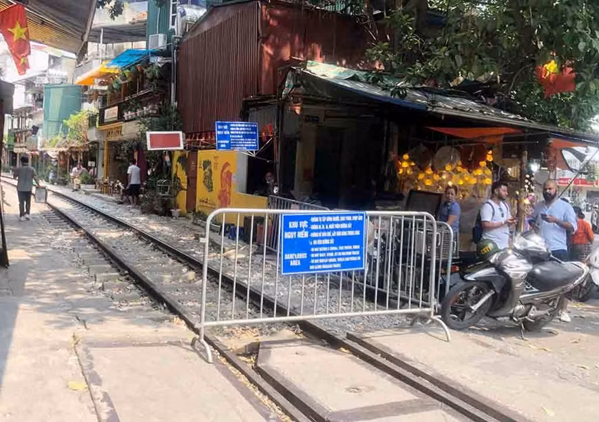 Ngăn chặn lối đi tự phát, nâng cao ý thức để “hạ nhiệt” tai nạn đường sắt -0