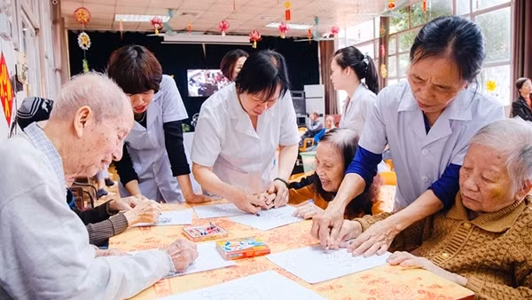 Giải pháp cho già hoá dân số đang tăng nhanh