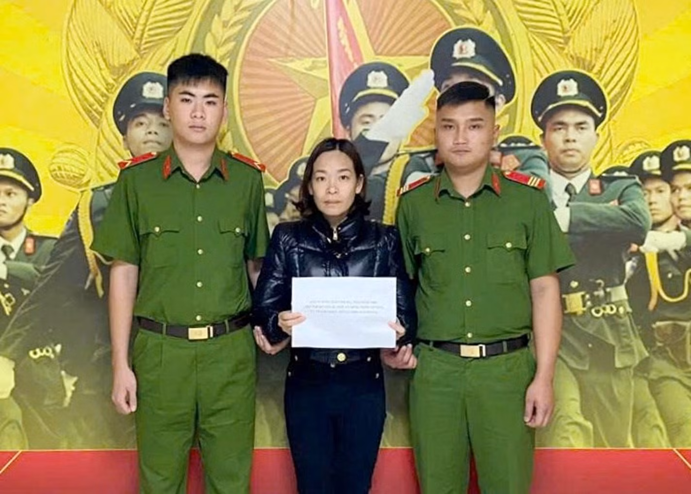 Bắt “nữ quái” lừa 6 xe ô tô đem đi cầm cố -0
