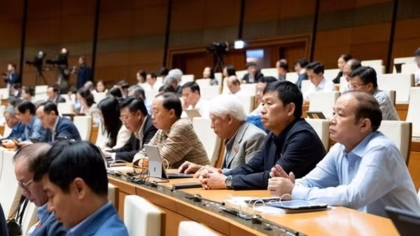 Quốc hội thông qua dự toán thu ngân sách năm 2026 hơn 2,5 triệu tỷ đồng