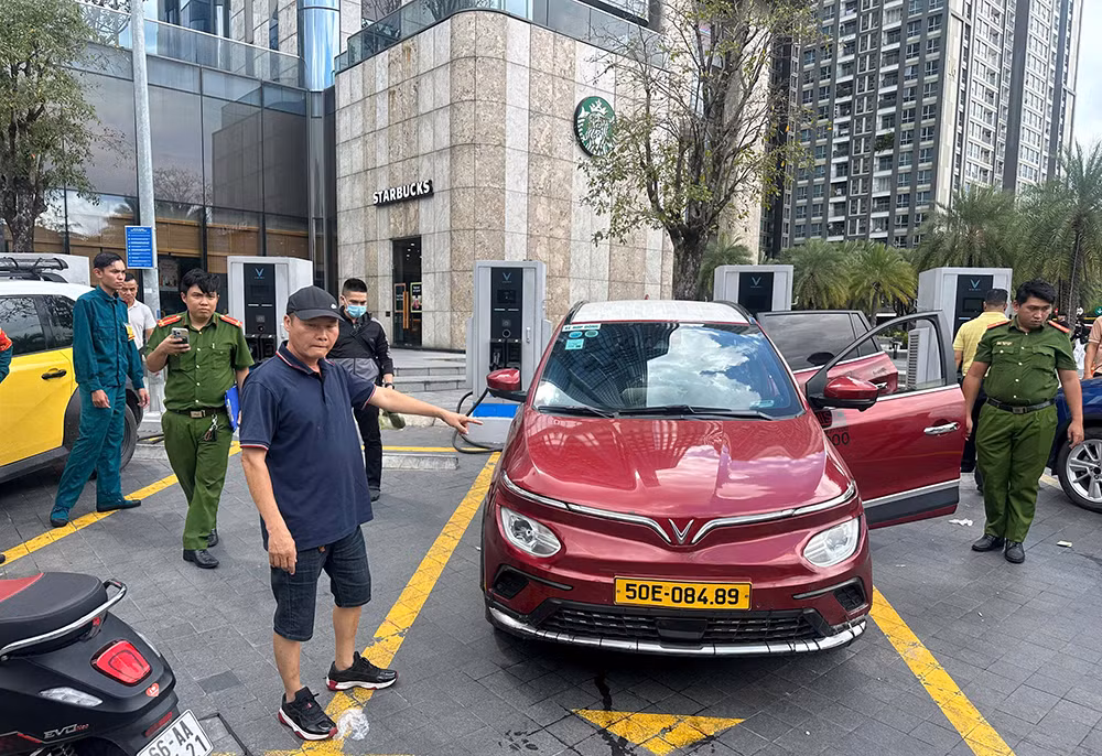 Tài xế taxi gài ma túy vu khống đồng nghiệp -0