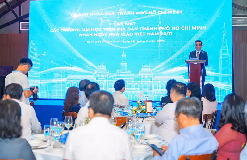 Bí thư Thành ủy TP Hồ Chí Minh Trần Lưu Quang gặp gỡ, trả lời từng vấn đề lãnh đạo các trường đại học nêu ra -0