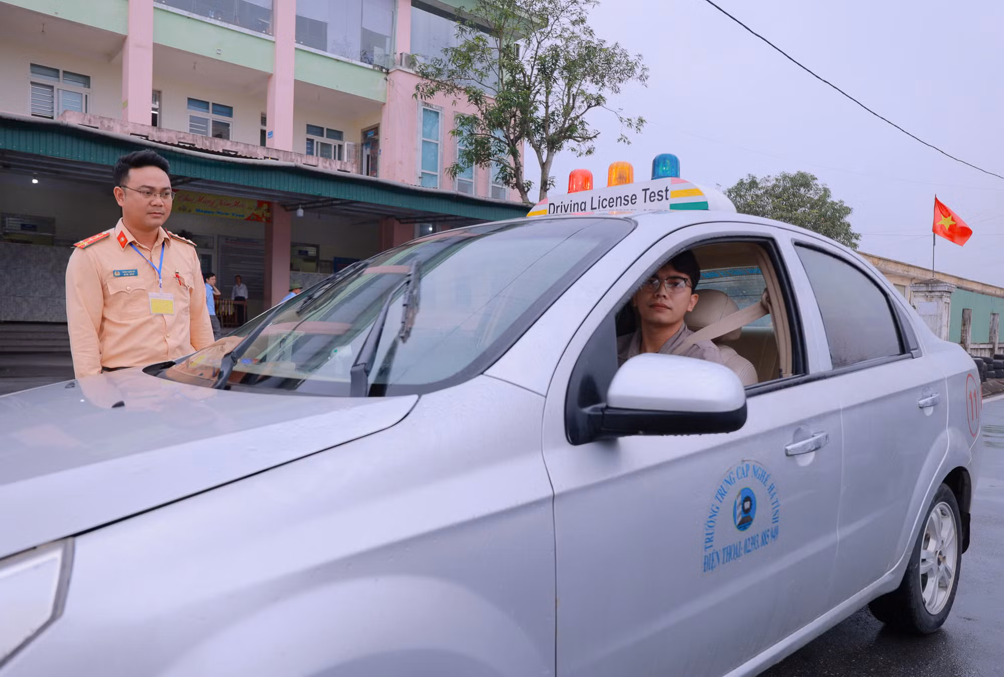 Công an tỉnh Hà Tĩnh đẩy mạnh công tác sát hạch, cấp đổi giấy phép lái xe -0