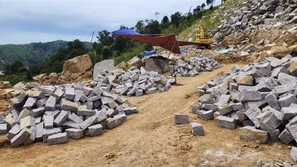 Yêu cầu Công ty Quốc Duy dừng khai thác đá chưa được cấp phép