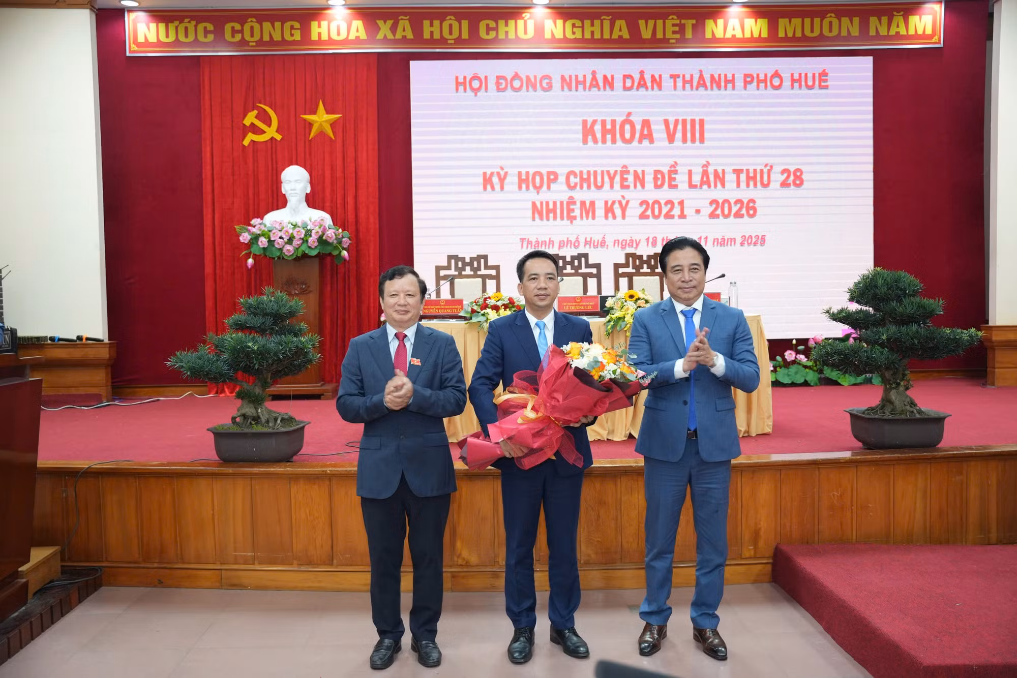 Nguyên Chủ tịch UBND tỉnh Khánh Hòa được bầu giữ chức Chủ tịch UBND TP Huế -0