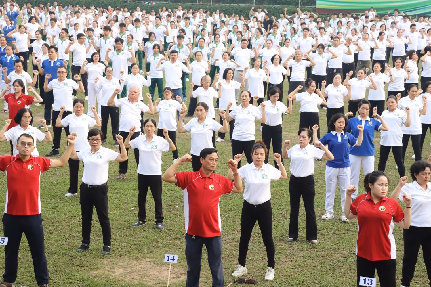 TP. Hồ Chí Minh: Gần 2.000 người tham gia Đồng diễn Dưỡng sinh vì sức khỏe cộng đồng -4