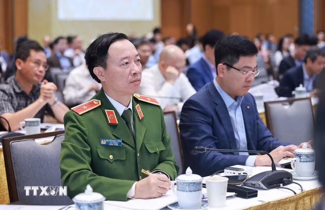 Các đại biểu tham dự phiên họp lần thứ năm của BCĐ của Chính phủ về phát triển khoa học, công nghệ, đổi mới sáng tạo, chuyển đổi số và Đề án 06.