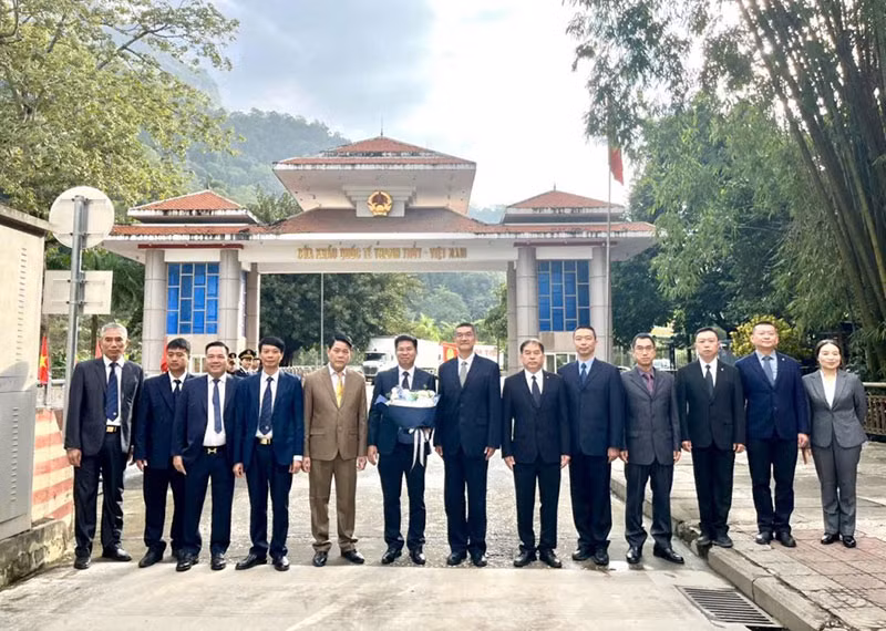 Hải quan cửa khẩu Tân Thanh triển khai mô hình Cửa khẩu thông minh -0