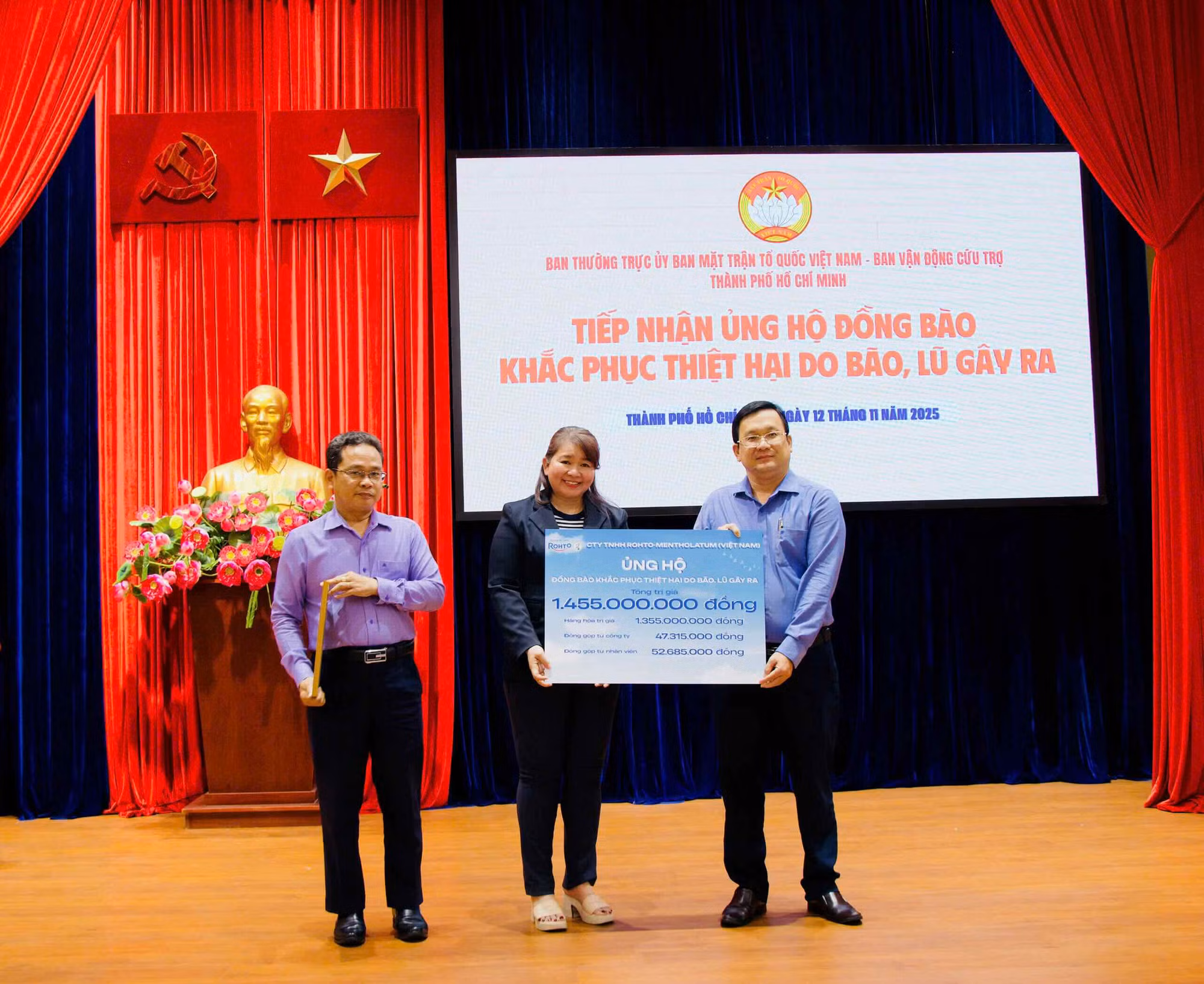TP Hồ Chí Minh tiếp nhận ủng hộ đồng bào bị thiệt hại do bão, lũ hơn 229 tỷ đồng -0