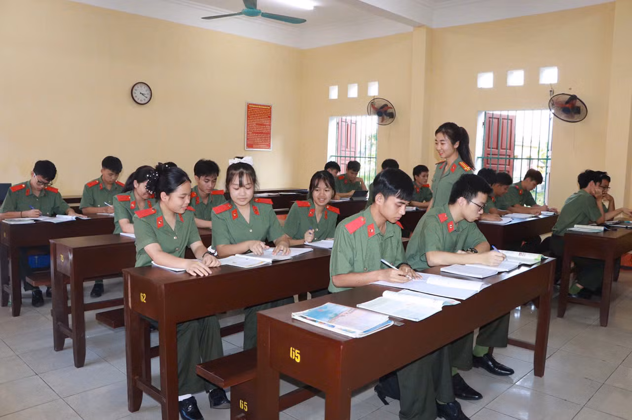 Hành trình gieo yêu thương, nâng bước những ước mơ xanh -0