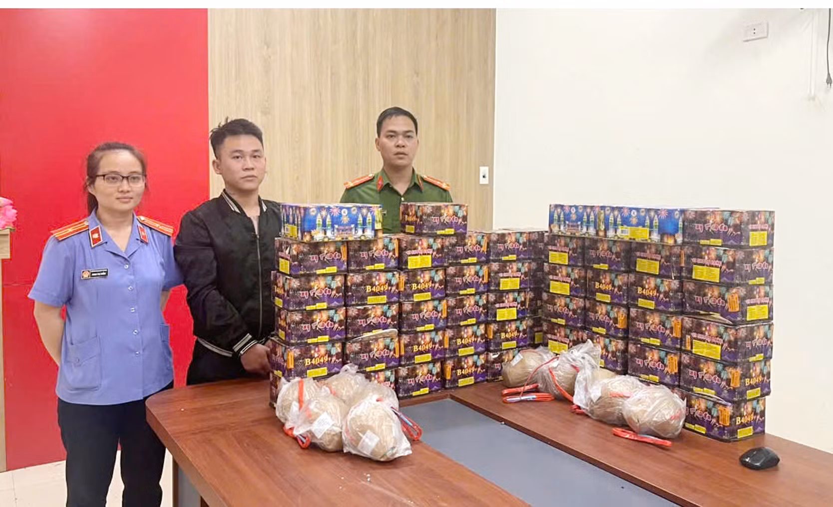 Buôn bán pháo lậu, ẩn họa khôn lường -2