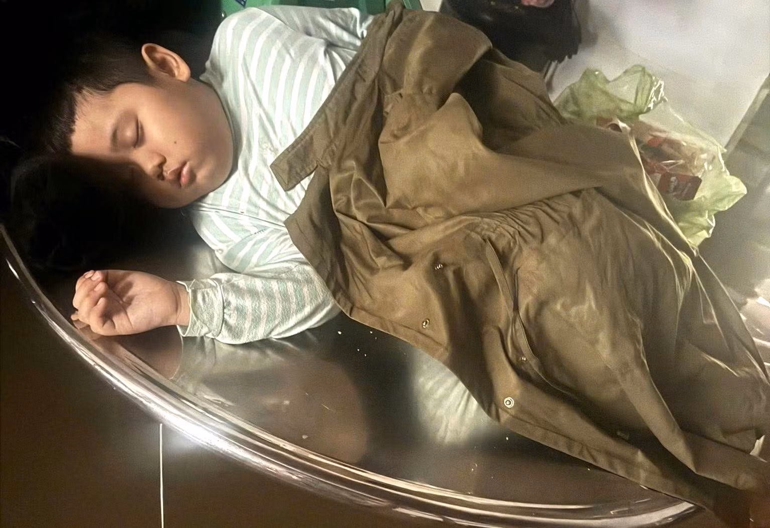 Nhói lòng với những cuộc gọi cầu cứu trong đêm lũ -0